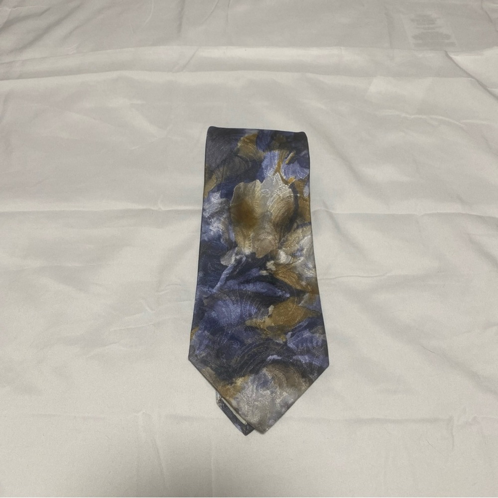 London Fog Elegant Blue, Grey and Gold Men's Tie